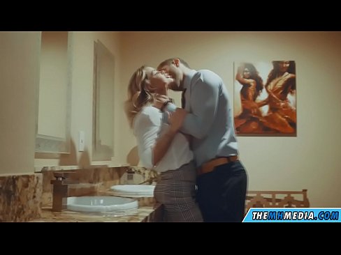 ❤️ Kiam belplena blondulo delogas vin en publika necesejo ❤❌ Nur porno ĉe ni % eo.flvporn.ru% ﹏